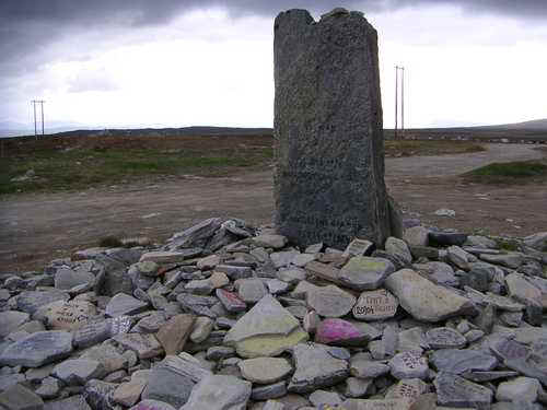 Monument met allemaal namenstenen