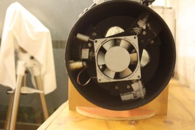 Ventilator achterop de hoofdspiegel